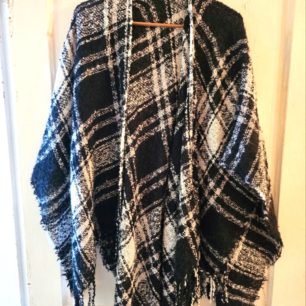 Chic Black and White Plaid Shawl